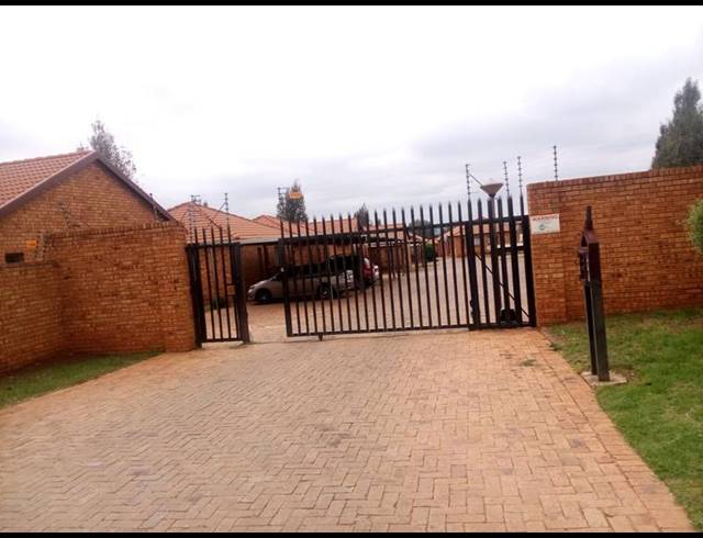 3 BEDROOM HOUSE FOR SALE IN PROTEA GLEN EXT